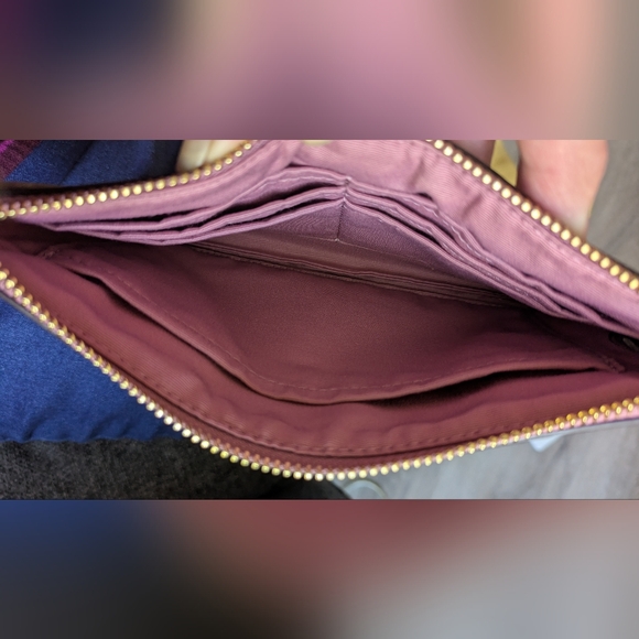 COACH LARGE CORNER ZIPPY WRISTLET . - Picture 9 of 9